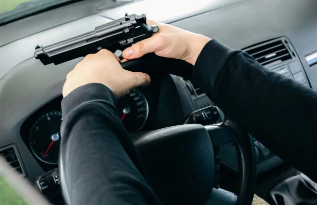 Cредства самообороны в автомобиле: как защитить себя, не нарушая закон 