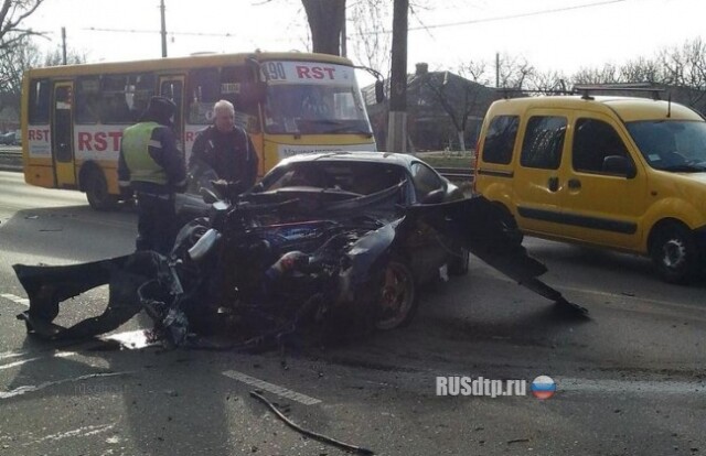 Toyota Supra врезалась в дерево 