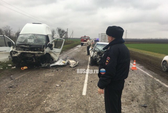 Три человека погибли и 8 пострадали в ДТП с участием маршрутки на трассе «Азов — Ейск» 