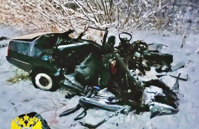 ВАЗ-21099 столкнулся с фурой на трассе «Сибирь»: погибли 6 человек 