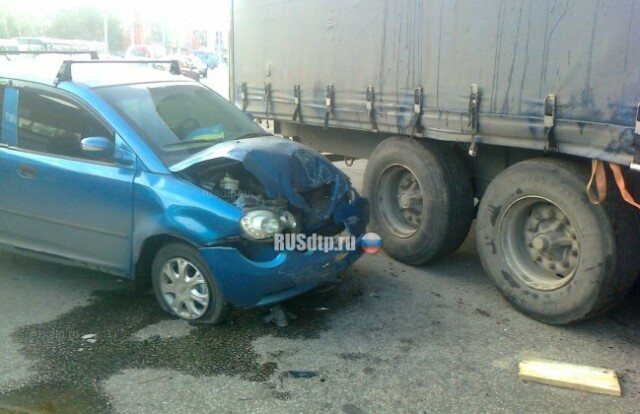 В Днепропетровске фура устроила ДТП с троллейбусом, машиной и сбила пешехода 