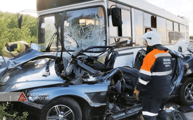 BMW столкнулся с автобусом на трассе Североморск – Мурманск 