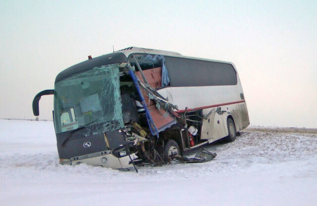 Автобус выехал на встречную полосу в Алтайском крае: погибли два пассажира 