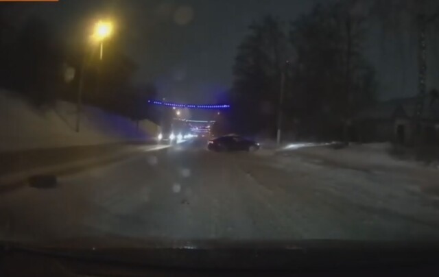 ДТП в Белгородской области: водитель не справился с управлением на повороте и врезался в столб
