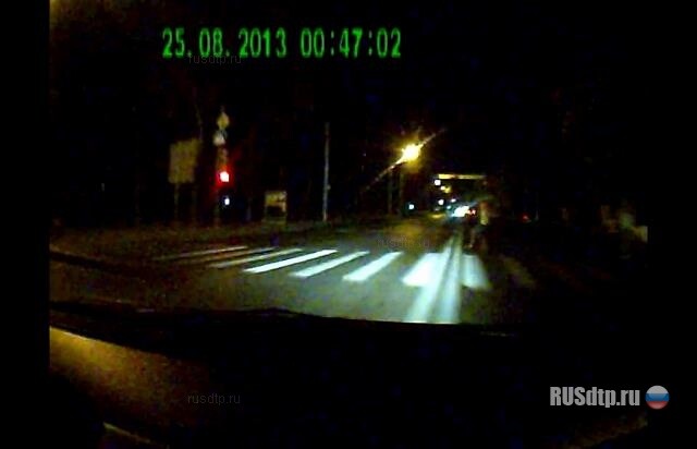 Чуть не посадил бегуна на капот 