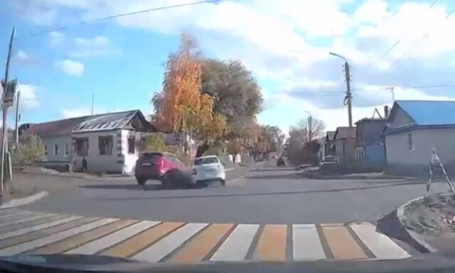 Видеорегистратор очевидца запечатлел момент жесткого ДТП в Сызрани 