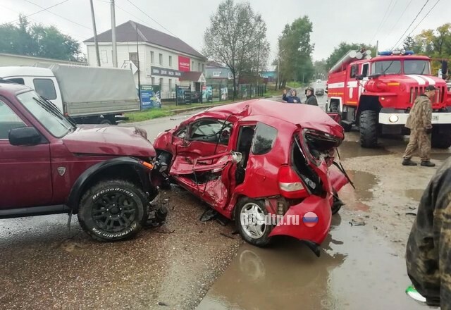 «Хонду» смяло в «гармошку» в результате ДТП в Свободном. ВИДЕО 