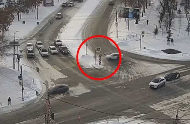 Мужчину и собаку выбросило на дорогу в результате ДТП в Челябинске 