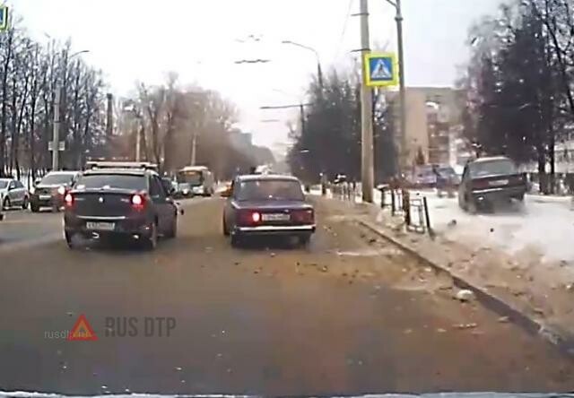 Водитель «Жигулей» избежал столкновения на пешеходном переходе
