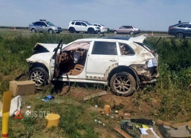Водитель «Порше» погиб в ДТП в Ростовской области 