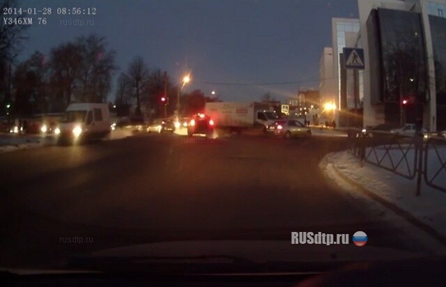 Любишь ездить на красный- люби попадать в дтп 