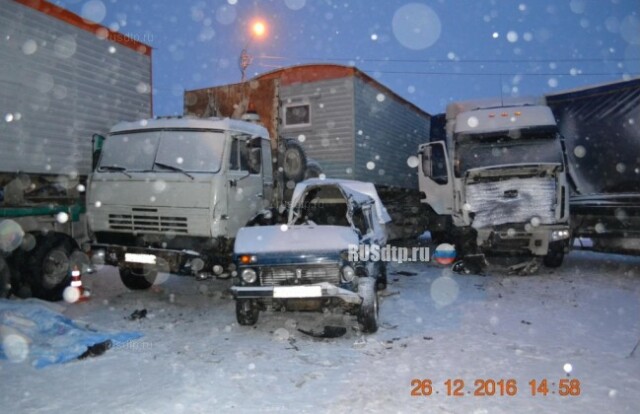 В ЯНАО в результате массового ДТП мужчину зажало между автомобилями 