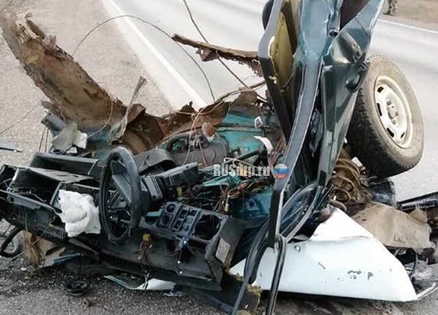 «Ладу» разорвало на части в результате ДТП в Башкирии 