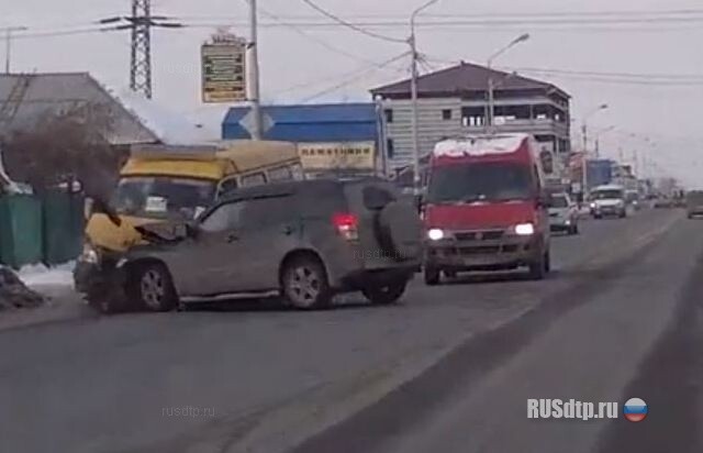 Подбил маршрутку 