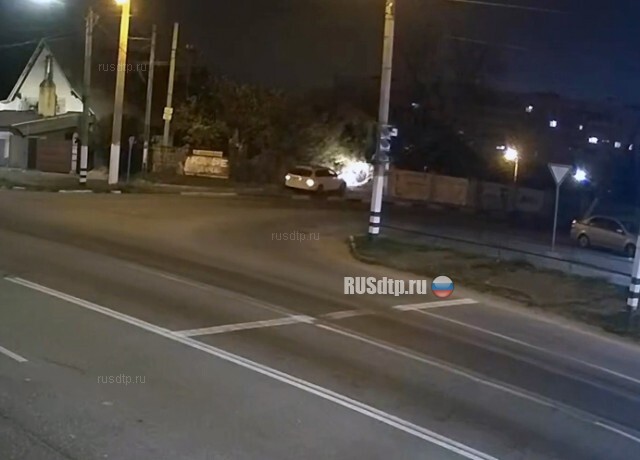 Девушка снесла забор