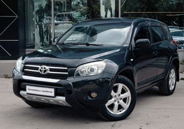 Названы плюсы и минусы подержанного кроссовера Toyota RAV4 