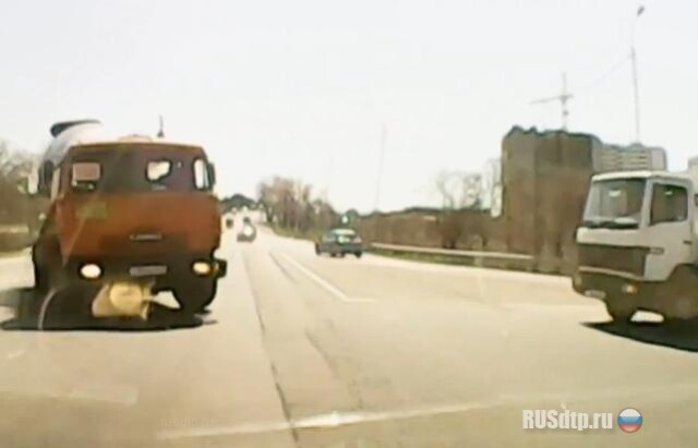 Поворотник включил но вперёд не смотрит 