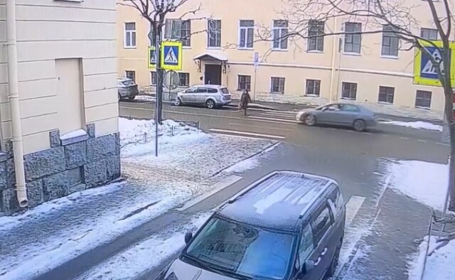 40-летняя женщина сбила пенсионерку на пешеходном переходе в Санкт-Петербурге