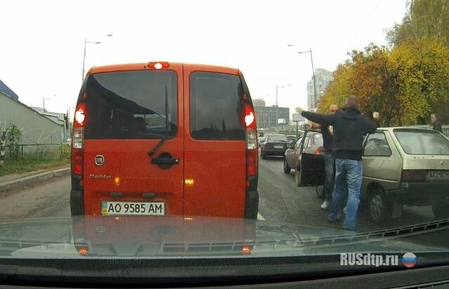 Драка двух водителей в Киеве