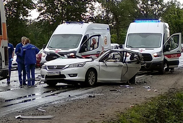 Три человека, в том числе двое детей, погибли в ДТП на Петергофском шоссе 