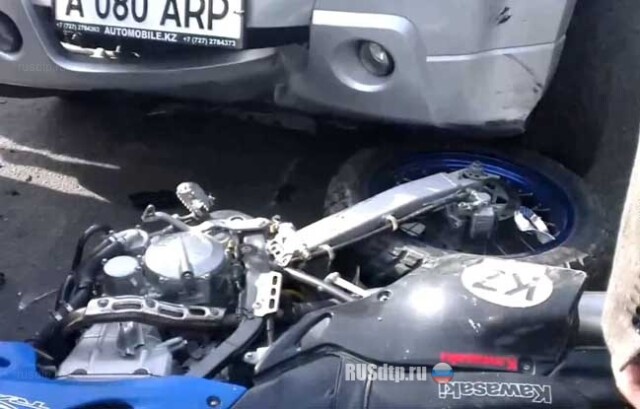 ДТП с байкером в Алматы 