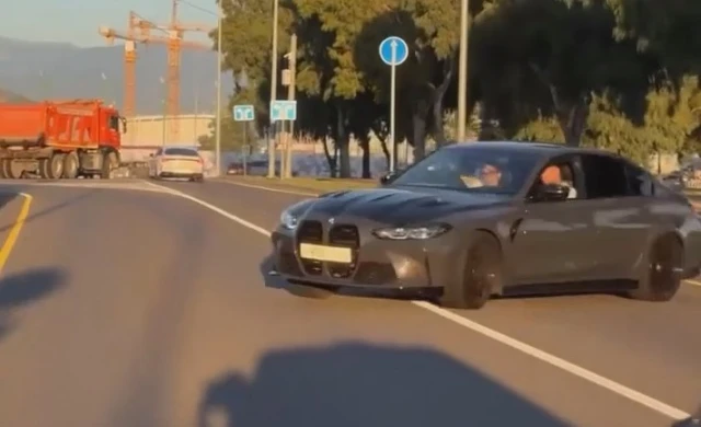 В Сочи водитель BMW хотел покрасоваться и врезался в ограждение