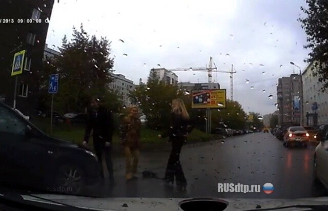 Зацепила пешехода 