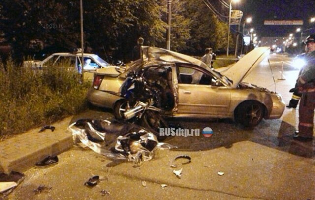 В Челябинске байкер разбился, влетев в заднюю дверь легковушки 