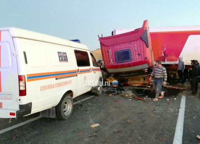 Трое погибли и 14 пострадали в массовом ДТП в Дагестане 