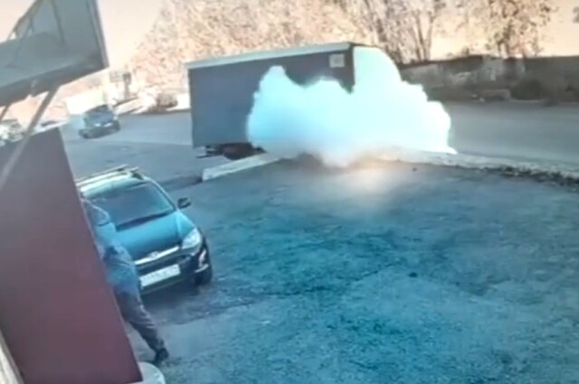 В Магнитогорске «Газель» полностью сгорела от наезда на бетонное ограждение 