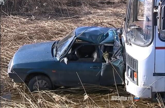 ПАЗ смял ВАЗ 