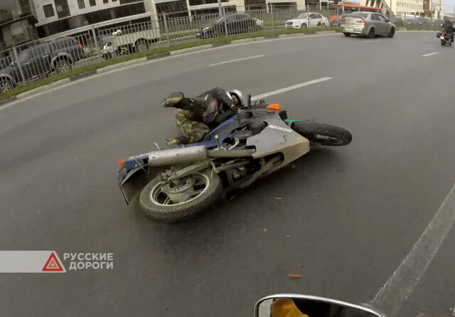 Два мотоцикла столкнулись на закрытии мотосезона в Ярославле