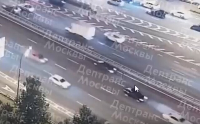 Переходил дорогу в неположенном месте: автомобиль сбил пешехода на проспекте Маршала Жукова в Москве 