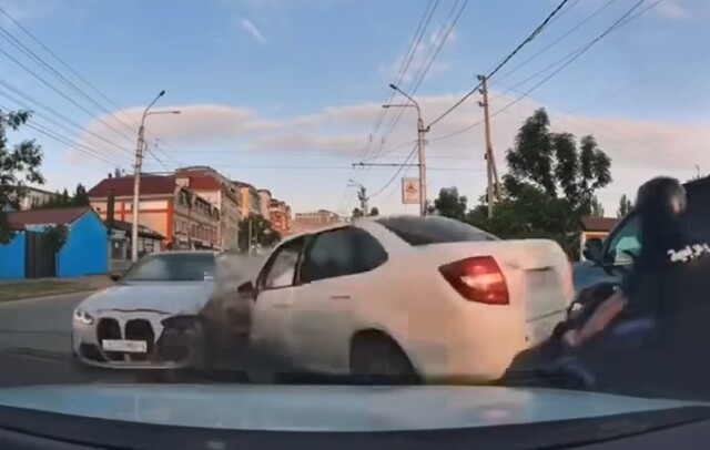 Дрифт на BMW привел к массовому ДТП в Махачкале 