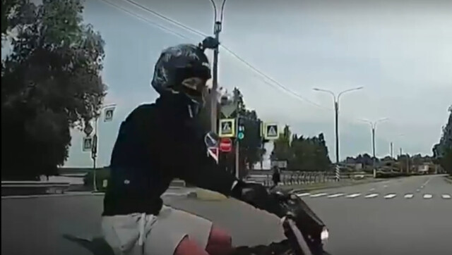 В Сестрорецке автомобиль сбил 15-летнего подростка на питбайке