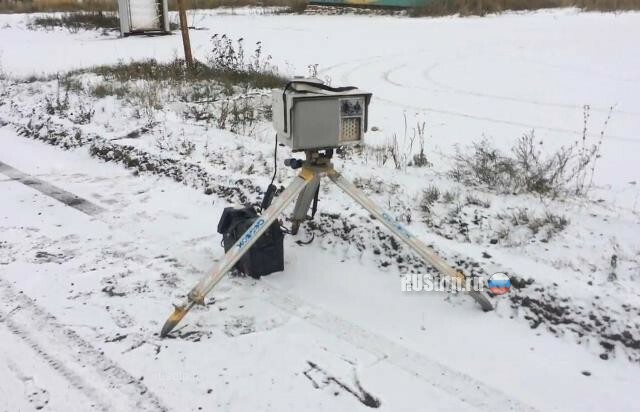 В Красноярске пьяный водитель разбил фоторадар стоимостью 2,5 млн и избил оператора 