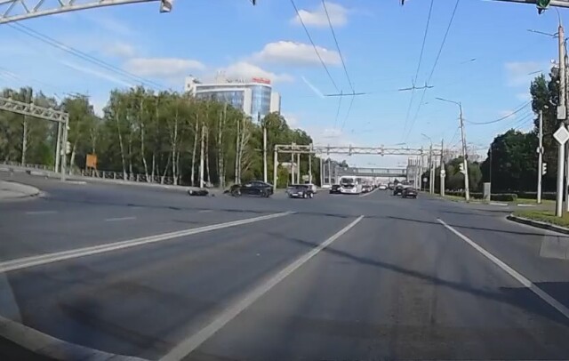 «Кровавое» ДТП в Рязани: автомобилист пытался проскочить на красный и убил мотоциклиста 