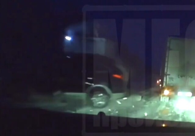 ДТП в Кировской области: водитель молоковоза не увидел разбитые машины