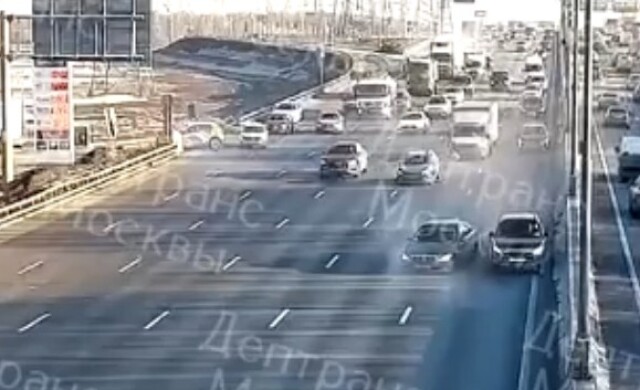 Водитель каршерингового автомобиля спровоцировал массовое ДТП на МКАД 