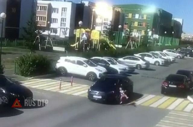 В Казани девочка на самокате попала под машину