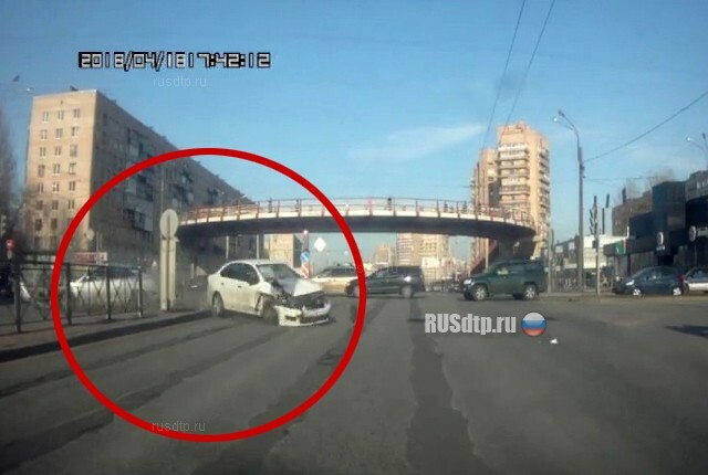 Жесткое ДТП на проспекте Славы в Петербурге запечатлел видеорегистратор 