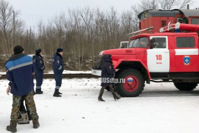 Водитель ВАЗа погиб при столкновении с тепловозом в Курской области 