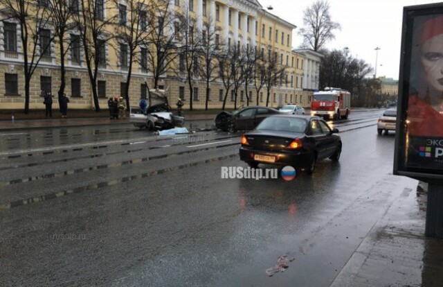 На Московском проспекте в Петербурге уснувший водитель устроил смертельное ДТП 
