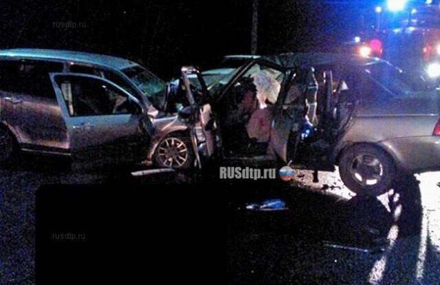 Три человека погибли в лобовом столкновении автомобилей на Кузбассе 