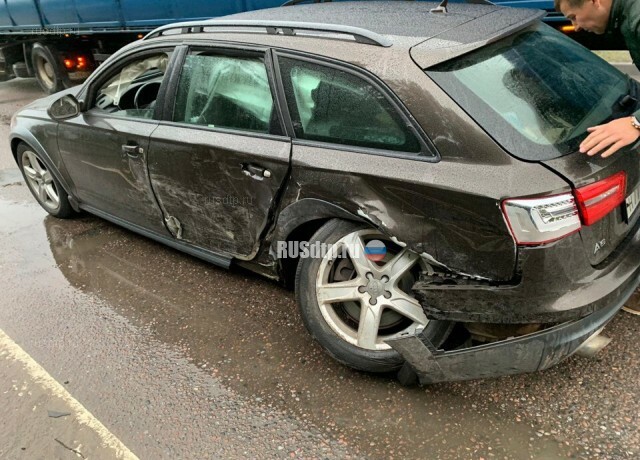 Водитель Audi устроил замес в Костроме и сбежал. ВИДЕО 