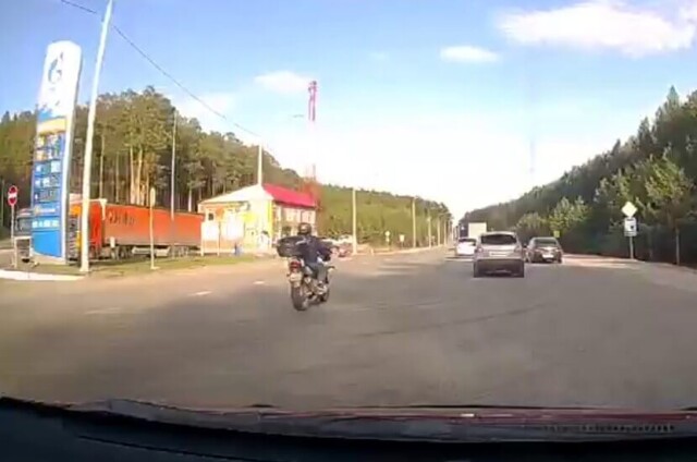 Видеорегистратор запечатлел момент гибели мотоциклиста под Томском 