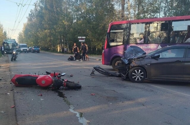 ДТП в Рязани: женщина выезжала с прилегающей и не пропустила мотоциклиста 