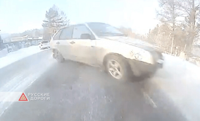 Два автомобиля столкнулись в Красноярске