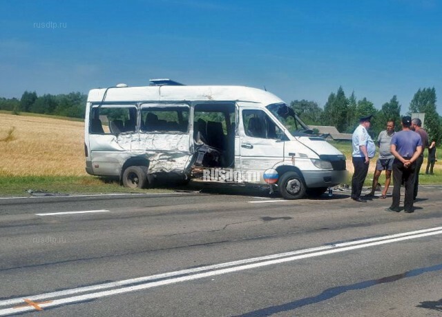 В Брянской области в ДТП с участием автобуса и фуры погибли 3 человека 