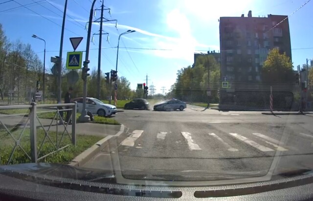 ДТП с участием полиции в Петербурге: водитель «Фиата» не заметил патрульную машину
